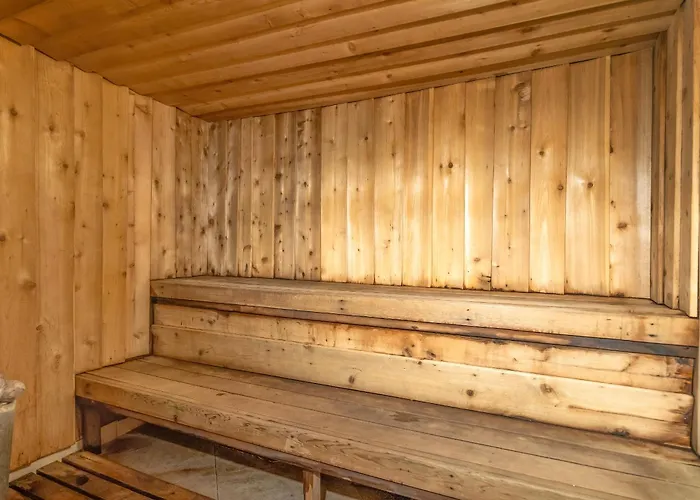 Beachcomber Resort - Official Gold Coast